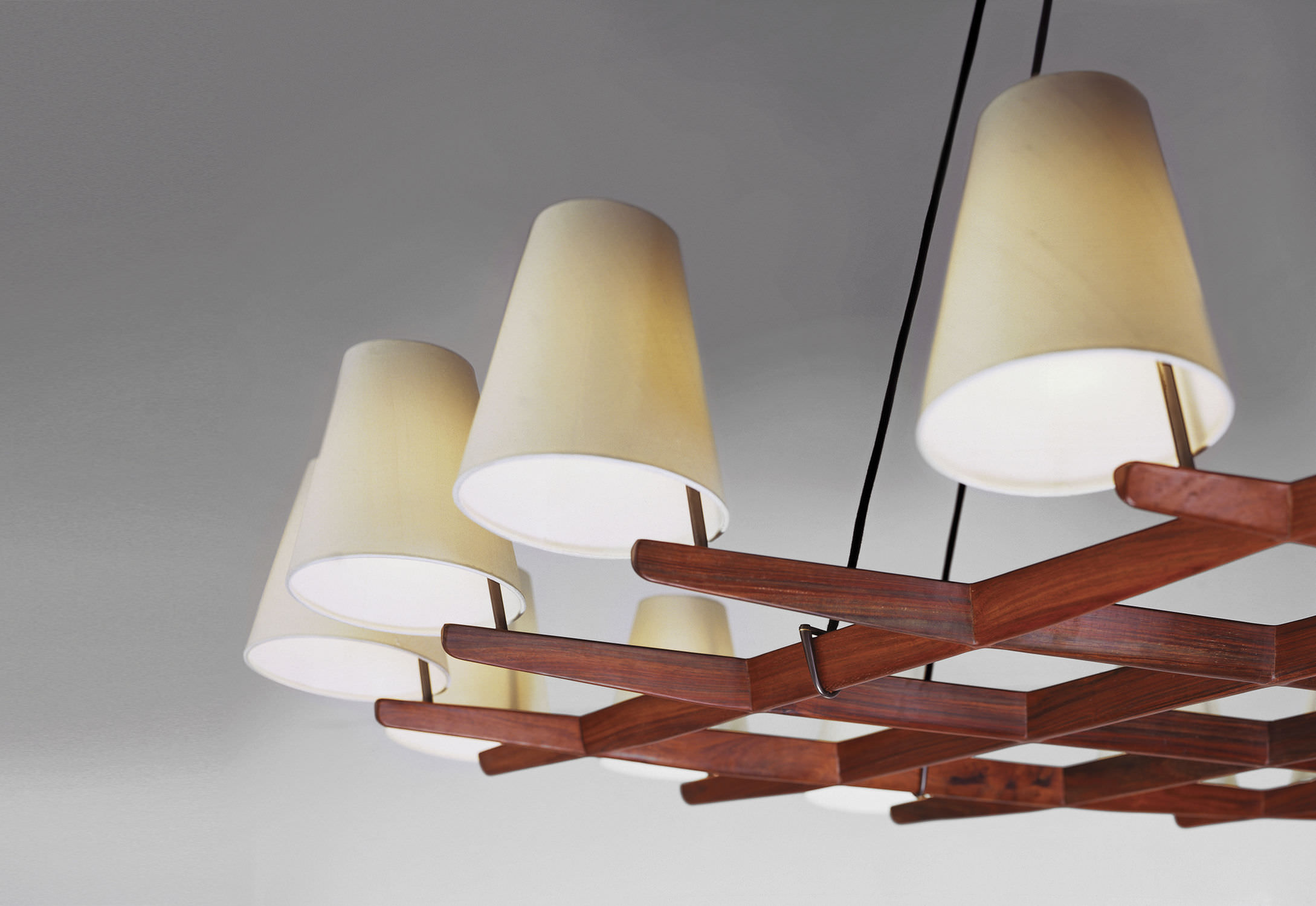 Lampadario moderno / in seta / in legno / a incandescenza ... Lampadario ultramoderno