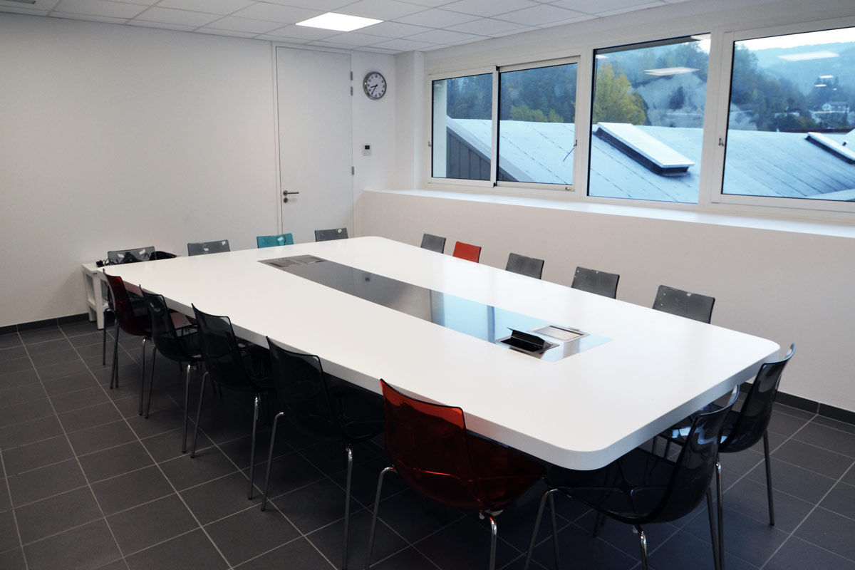 Tavolo da riunione moderno / in solid surface / rettangolare / per ... Tavoli da riunione per ufficio
