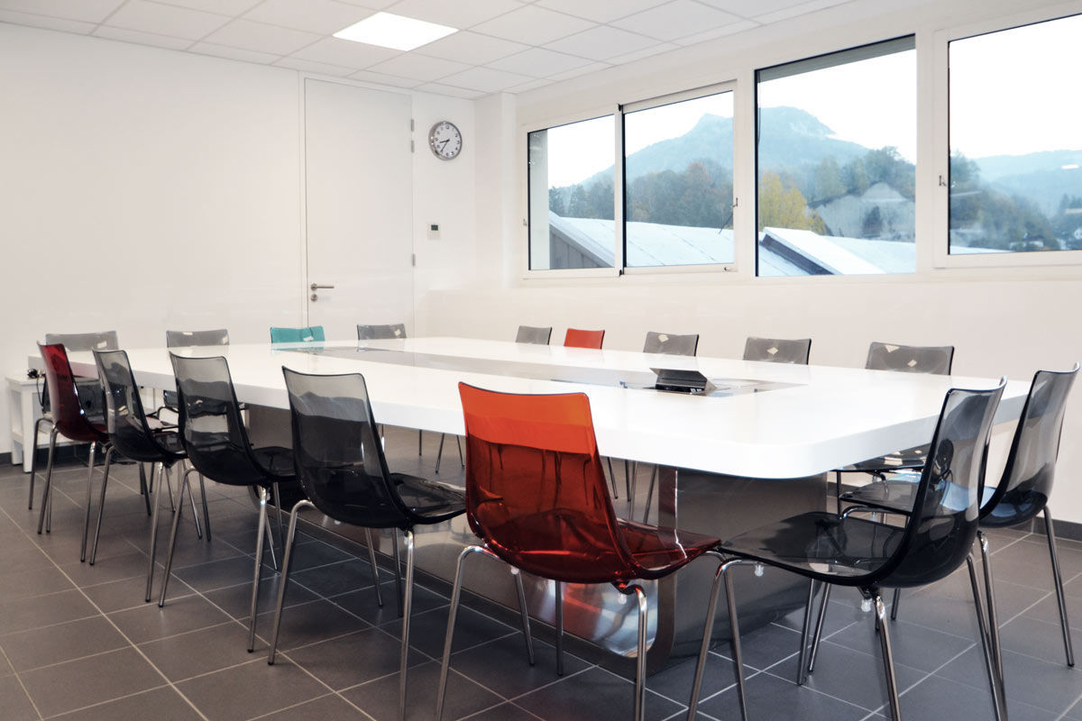 Tavolo da riunione moderno / in solid surface / rettangolare / per ... Tavoli da riunione per ufficio