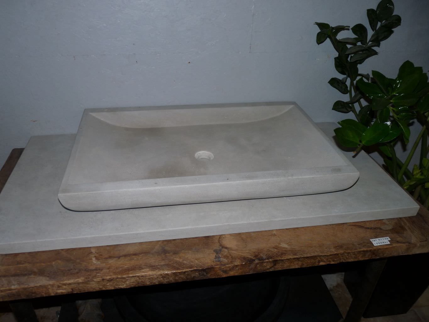 Lavabo esterno moderno: lavabo da appoggio rettangolare in pietra ...