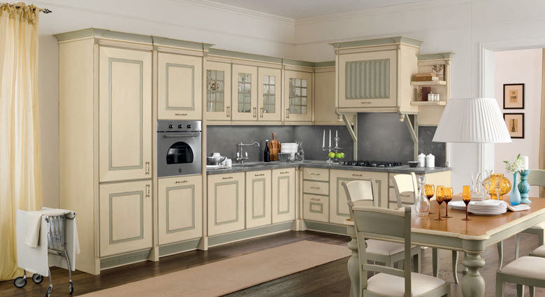 Cucina classica / in legno massiccio / in legno / con impugnature ... Cucina classica avorio