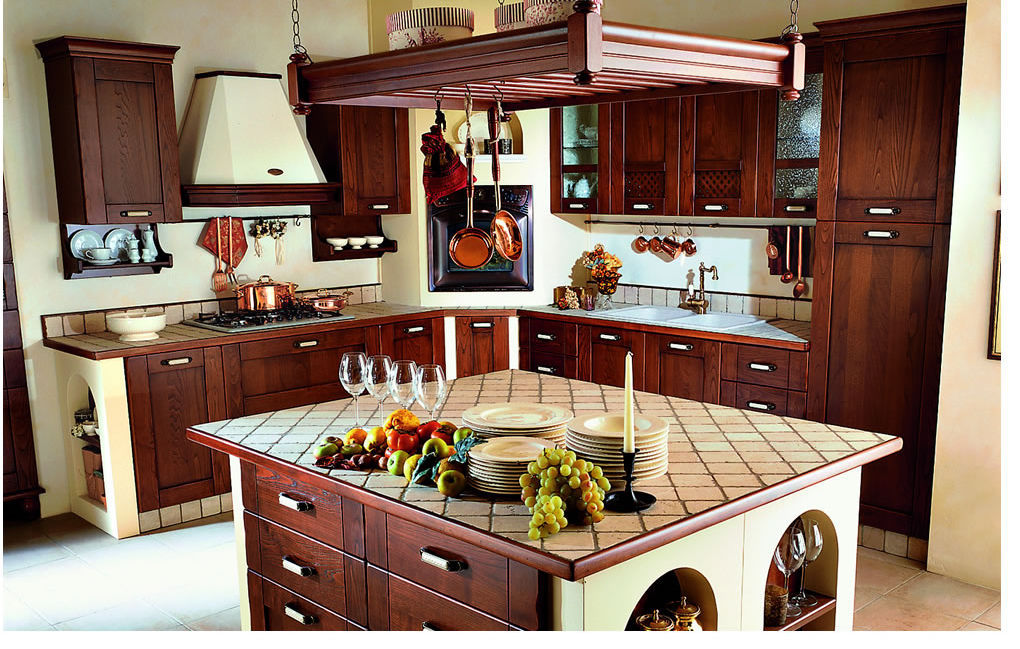 Cucina classica / in legno massiccio / con isola siviglia ... Cucine in legno con isola