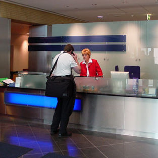 Banco reception modulare / in vetro / in legno / luminoso shopkit Banco reception modulare