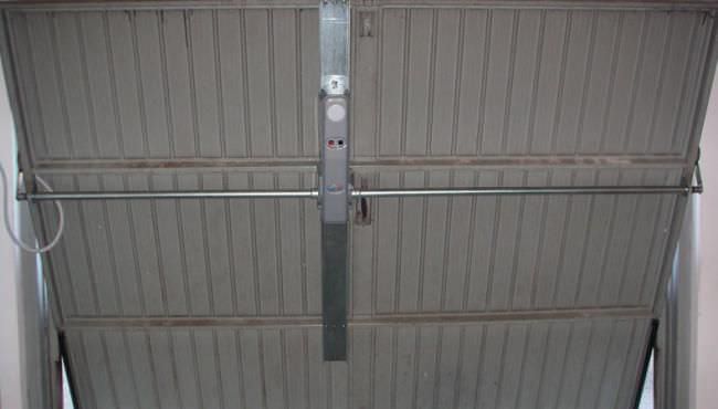 Automazione per porta basculante di garage boxter quiko Porta garage basculante automatica