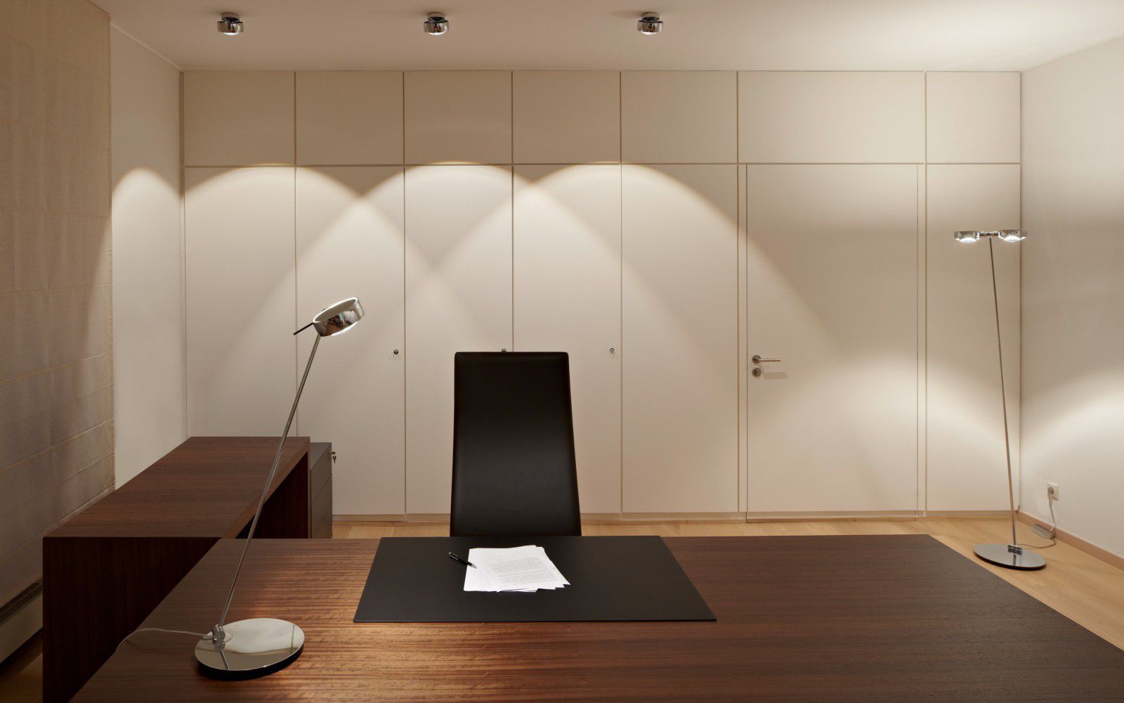 Illuminazione soffitto alto: illuminazione per risaltare travi ...