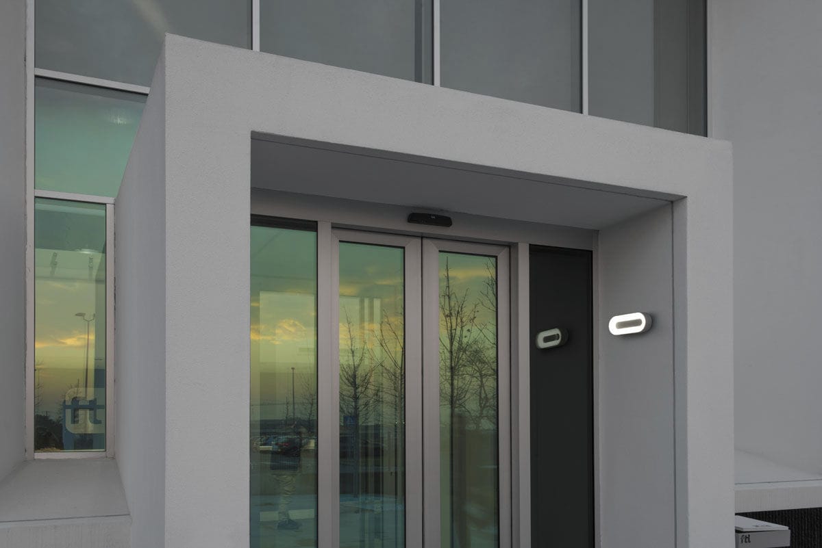 Plafoniere Per Esterno Lombardo : Applique moderna da esterno in policarbonato led ross