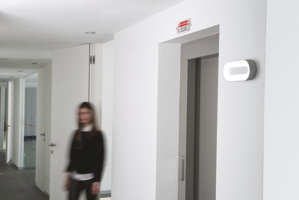 Plafoniere Per Esterno Lombardo : Applique moderna da esterno in policarbonato led ross