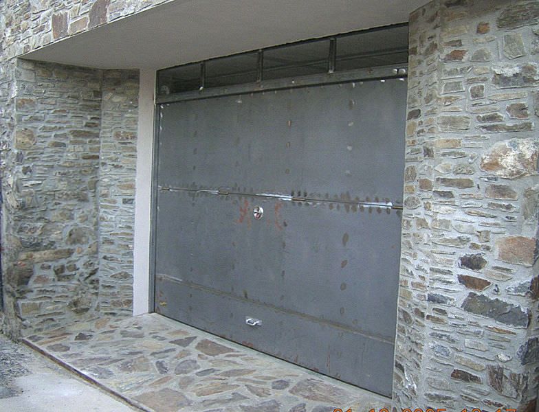 Porta basculante per garage / in lamiera dacciaio / automatica ... Porta garage basculante automatica
