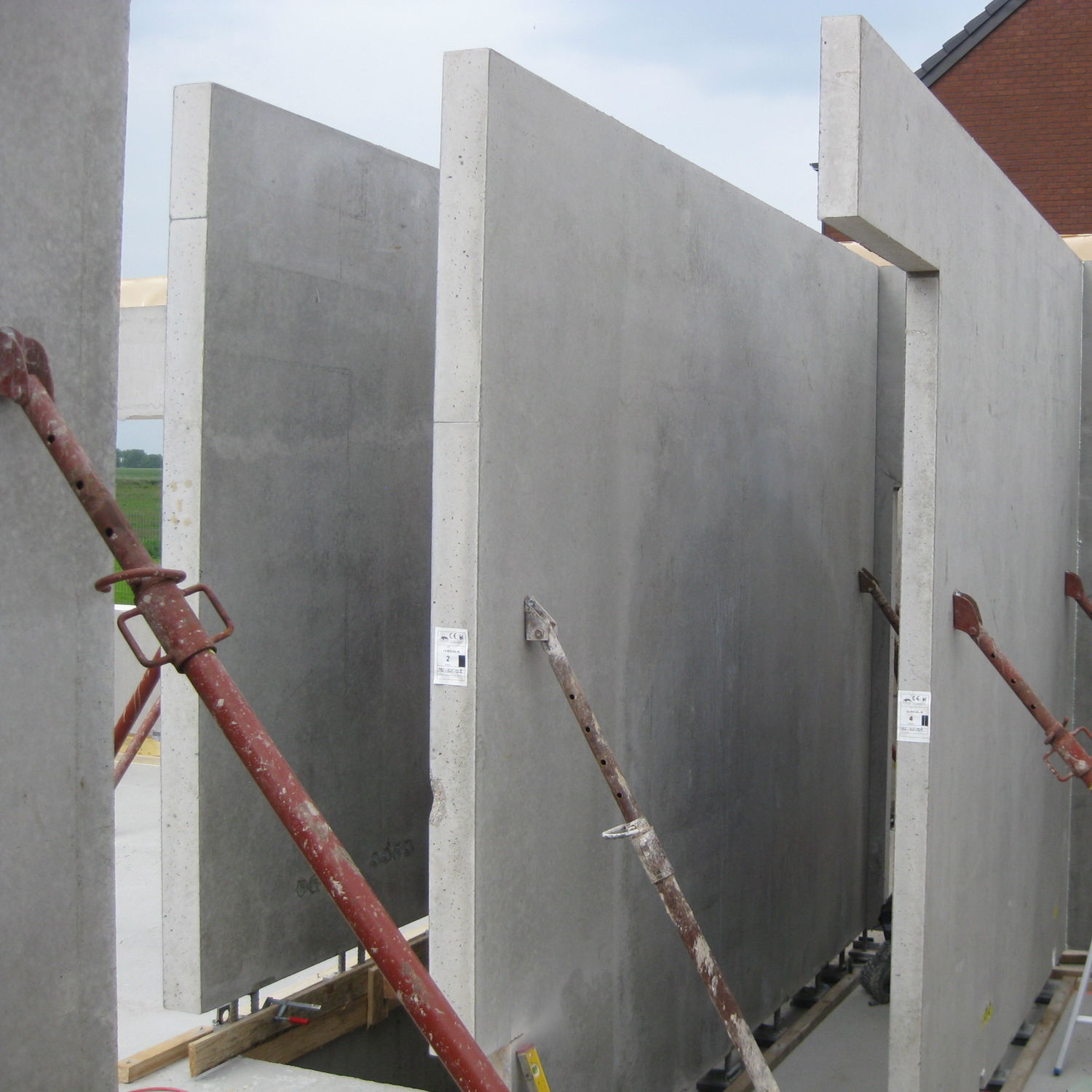 Muro in cemento armato / con pannelli modulari / prefabbricato ... Prefabbricati cemento armato