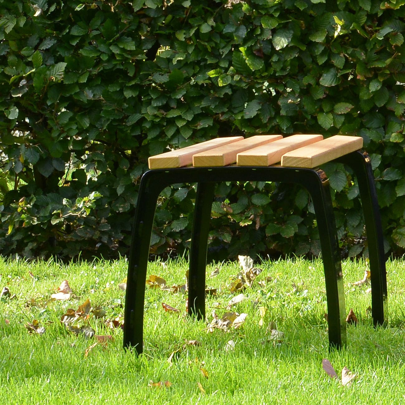 Sgabello moderno / in legno / in acciaio / per spazio pubblico ... Disegno Legno camino