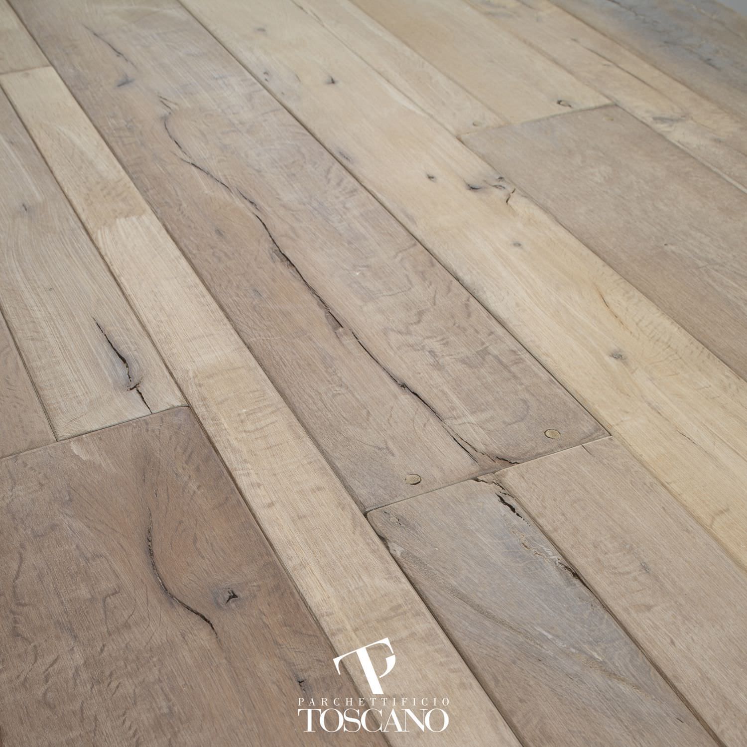 Parquet multistrato / da incollare / in quercia / anticato quercia ... Parquet in quercia