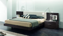Letto matrimoniale / moderno / con comodini...