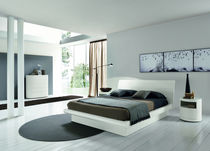 Comodino moderno / in legno laccato / impiallacciato...