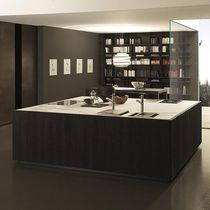 Cucina moderna / in legno / con isola /...