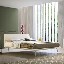 Letto matrimoniale / moderno / con testiera...