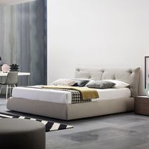 Letto matrimoniale / moderno / imbottito...