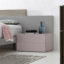 Comodino moderno / in legno laccato / rettangolare