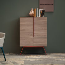 Credenza alta / moderna / in olmo / in metallo...