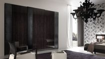 Armadio moderno / in legno laccato brillante...