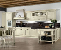 Cucina classica / in frassino / a L / laccata