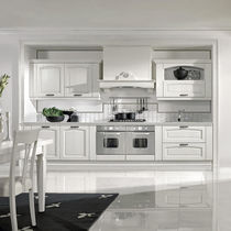 Cucina classica / in frassino / a scomparsa...