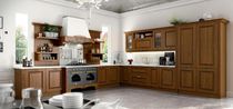 Cucina classica / in legno massiccio / a...