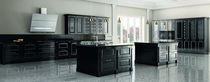 Cucina classica / in legno / con isola /...