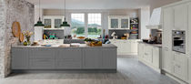 Cucina classica / in legno / con isola /...
