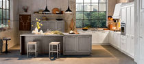 Cucina classica / in legno / con isola /...