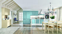 Cucina classica / in legno / con impugnature