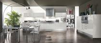 Cucina moderna / in legno / lucida / laccata