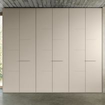 Armadio moderno / in legno laccato / con...