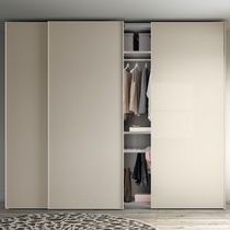 Armadio moderno / in legno laccato / con...