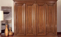 armadio classico in legno M17C by Laura Silvestrini LE FABLIER