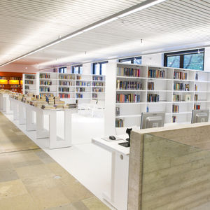 scaffalatura per biblioteca / per archivio / standard / in legno