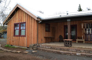 rivestimento di facciata in legno / con scanalature / in pannelli