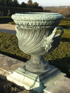 vaso in stile / in bronzo / fatto a mano