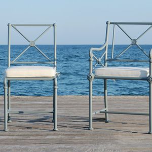 sedia da giardino classica / con braccioli / con cuscino rimovibile / in alluminio