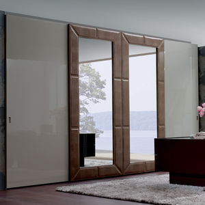 armadio moderno / in legno laccato / con porta scorrevole / ad uso residenziale