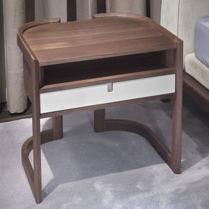 comodino moderno / in legno massiccio / rettangolare / con cassetti