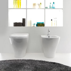 WC da appoggio / in ceramica / con sciacquone ad incastro