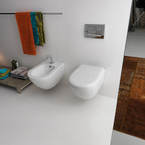 bidet sospeso / in ceramica