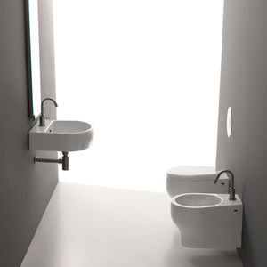 bidet sospeso / in ceramica