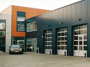 porte industriali sezionali / in metallo / automatiche / vetrate