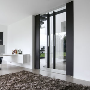 porta da interni / a bilico con asse laterale / in legno / vetrata