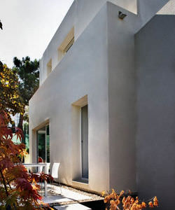casa individuale / moderna / in calcestruzzo / a due piani