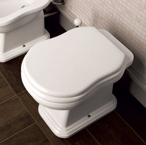 WC da appoggio / in ceramica / con sciacquone ad incastro