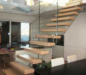 scala dritta / con gradini in legno / senza alzata / moderna