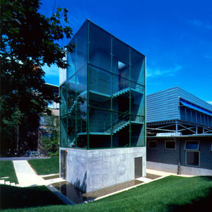 edificio prefabbricato / modulare / in acciaio / in vetro