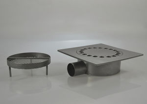 piletta in acciaio inox / per terrazza / con griglia / con scarico laterale